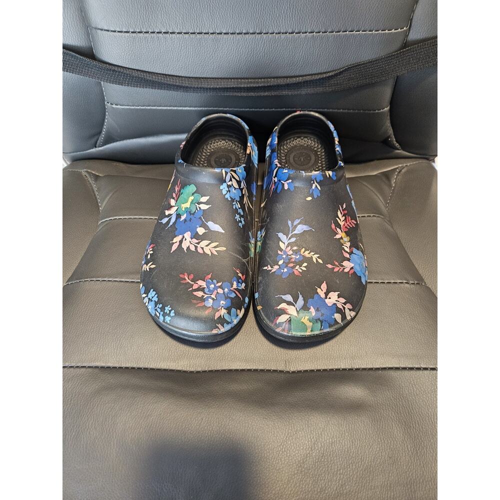 Everywear Clogs Women's US Size 8 Patterned Grannycore Cottagecore Slip On Shoes